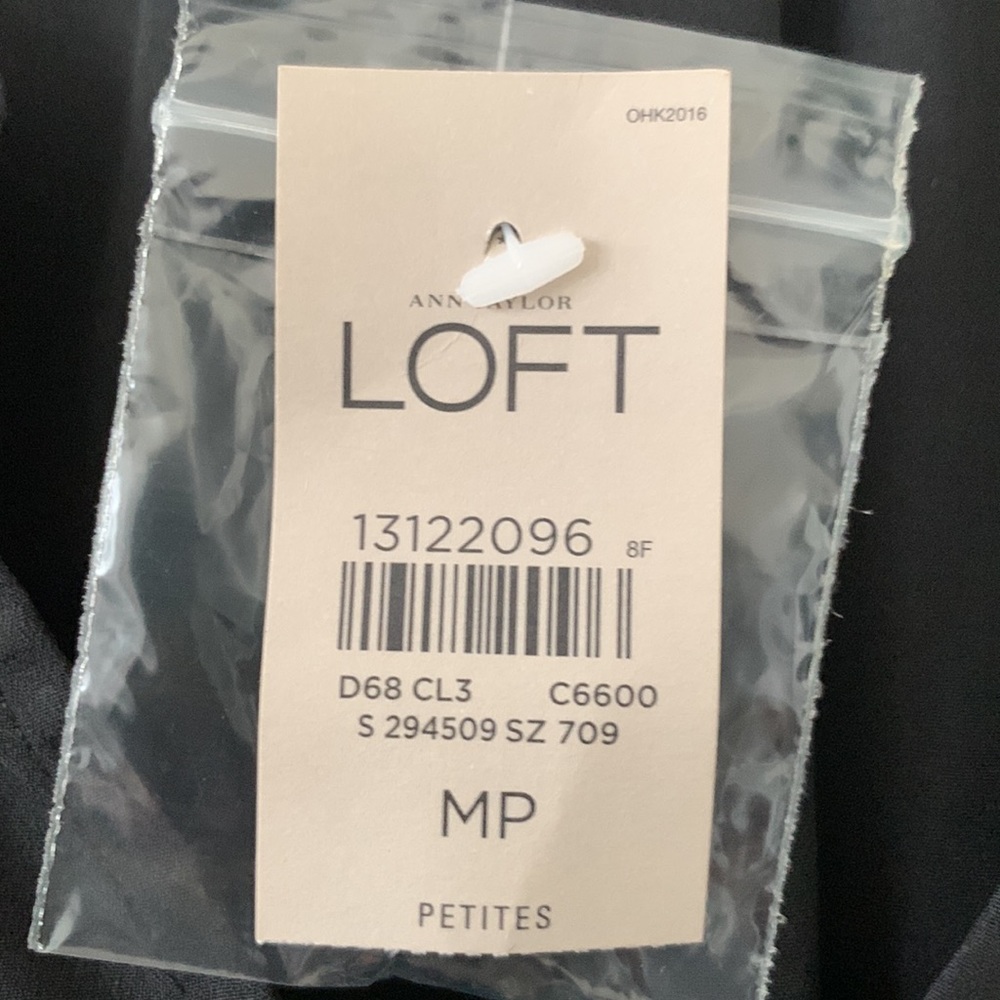 NWT LOFT Black Split Neck 3/4 Length Sleeves 100% Polyester Blouse Size MP - Picture 5 of 16
